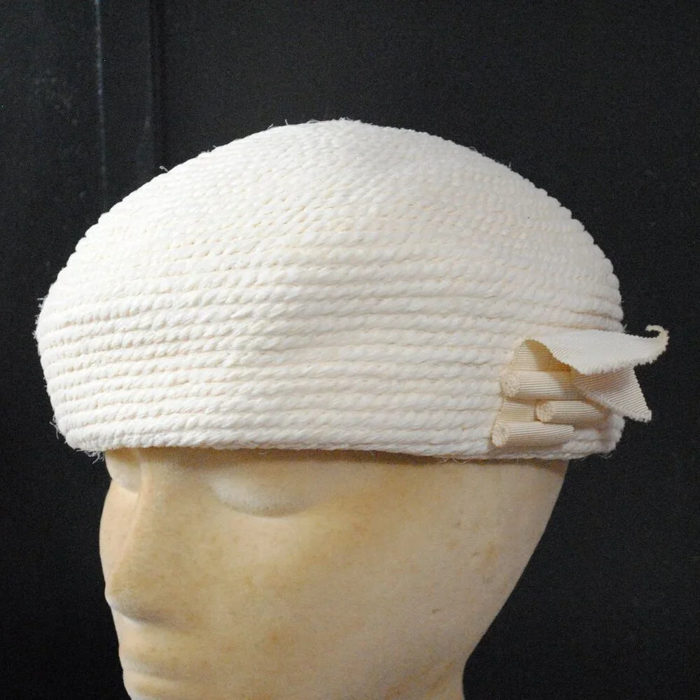 Vintage 1950s-60s Everitt Original Woven Knit Pillbox Hat with Ribbon Accent